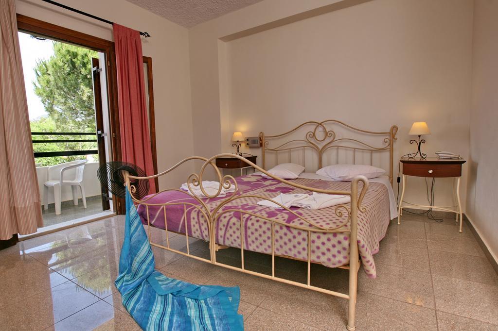 Hotel Pela Skala Kallonis Bagian luar foto